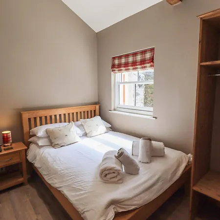 Abbots Reading * Lakeside