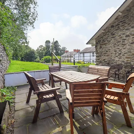 Abbots Reading Lakeside